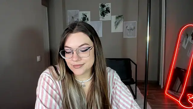 MiraTorson stripchat live cam model