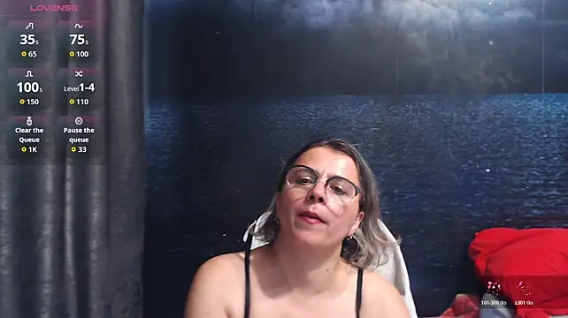 LadyAverrySquirt11 stripchat live cam model