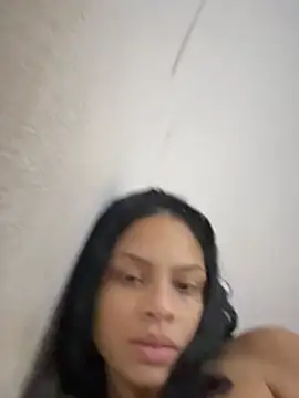yyyara stripchat live cam model