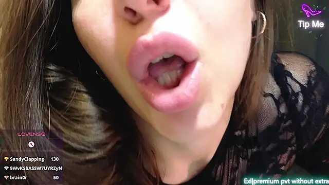 marrycolins stripchat live cam model