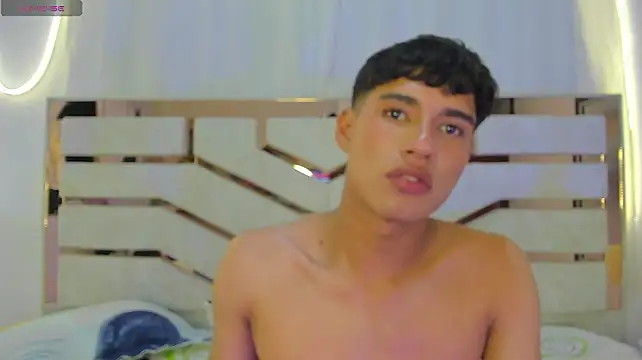 ADRIAN_LUUST stripchat live cam model