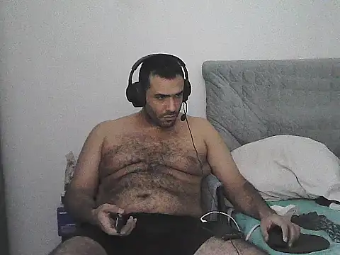 alphalatinobearx stripchat live cam model