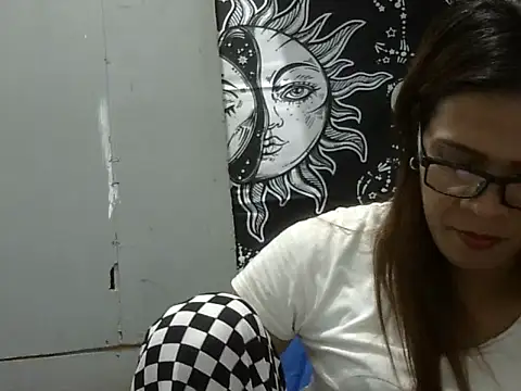juicycum069 stripchat live cam model