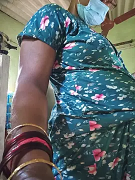 Tamilselviroja- stripchat live cam model