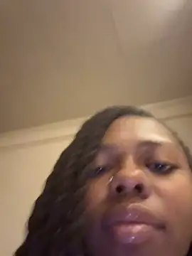 Juicyyumm stripchat live cam model