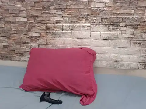 SunnyDesirex4 stripchat live cam model