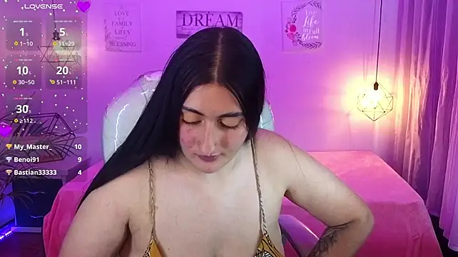 Luna-connor stripchat live cam model