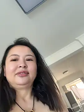 Muscle-guy-VS-slut stripchat live cam model