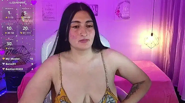 Luna-connor stripchat live cam model