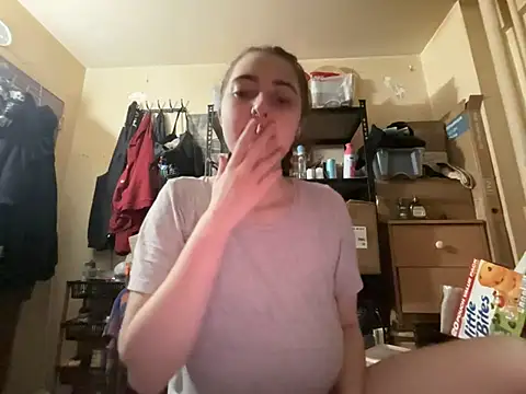Snowbunnycake_131 stripchat live cam model