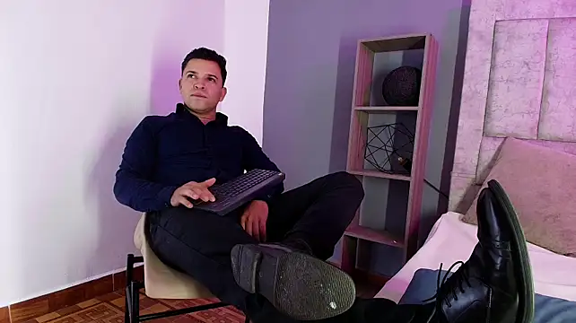 Hey_Noaah stripchat live cam model