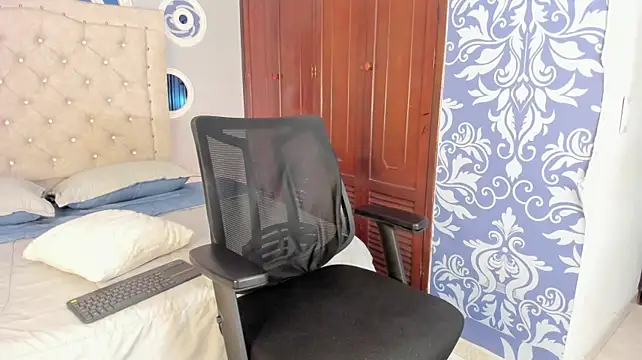 adrian_black86306 stripchat live cam model