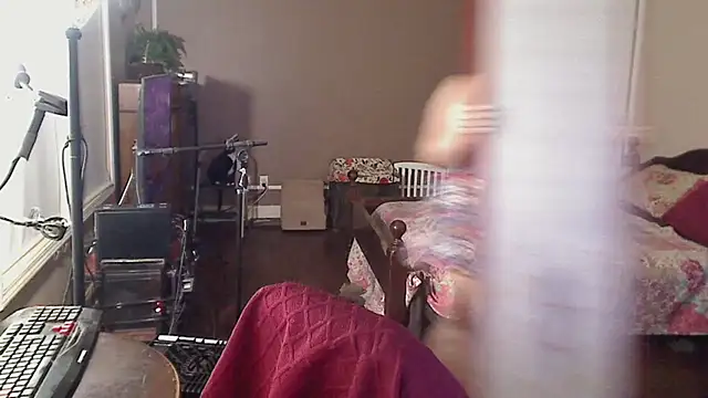 Ireallysquirt stripchat live cam model