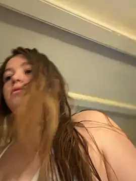 Rhyumii stripchat live cam model
