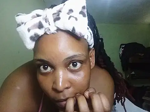 Sexymilla33 stripchat live cam model