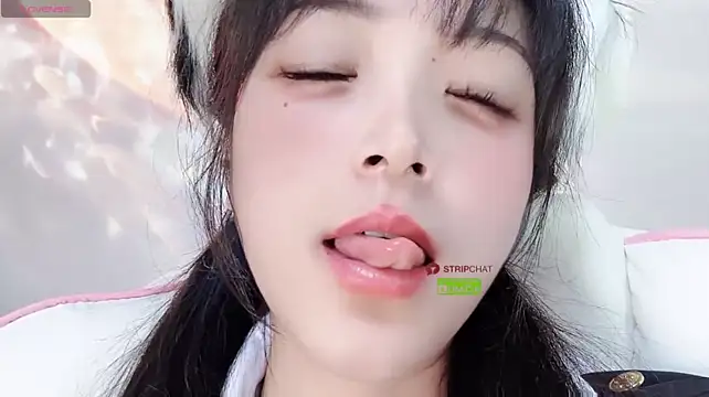 ice1-1e stripchat live cam model