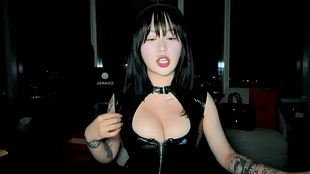 worshipcarrie stripchat live cam model