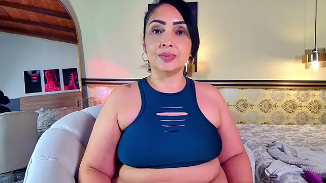 Madissononee stripchat live cam model