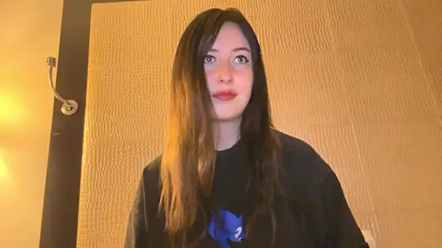 ashisscene stripchat live cam model
