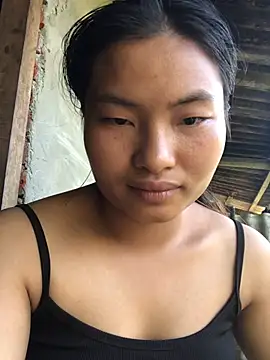 trang-vy stripchat live cam model
