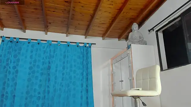emily_hornett stripchat live cam model