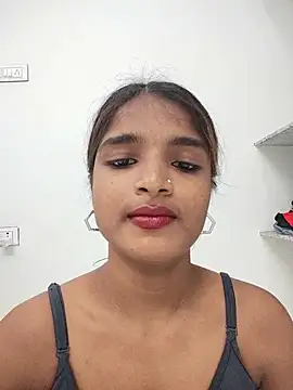 Honey-000 stripchat live cam model
