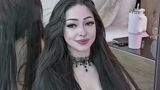 AlessandraLovi stripchat live cam model