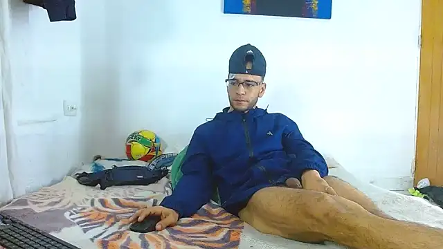 Alphamaster_92 stripchat live cam model