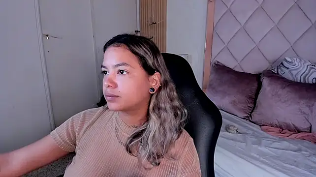 dulce_lyraa1 stripchat live cam model