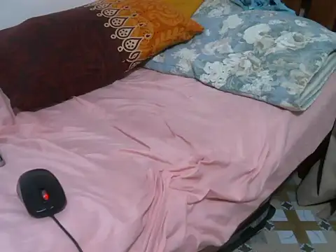 melaninQ stripchat live cam model