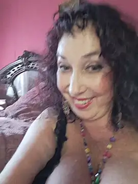 GypsyEsmeralda stripchat live cam model