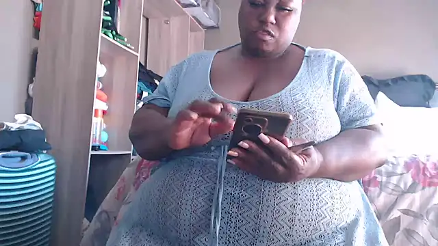 MATUREBUSSTY stripchat live cam model
