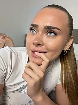 MonicaWestt stripchat live cam model
