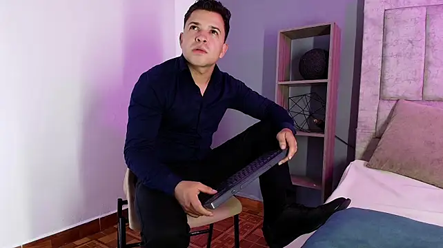 Hey_Noaah stripchat live cam model
