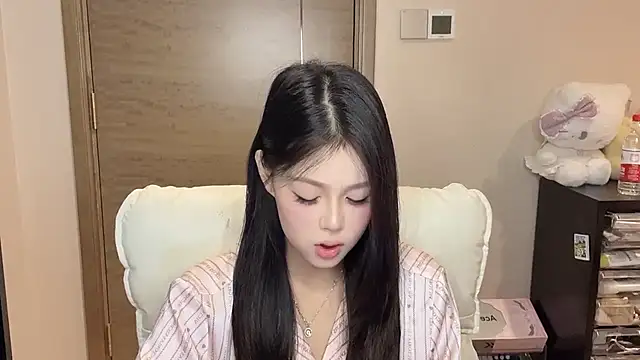Koi-00 stripchat live cam model