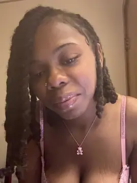 Juicyyumm stripchat live cam model