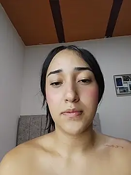 isabellaHill2 stripchat live cam model