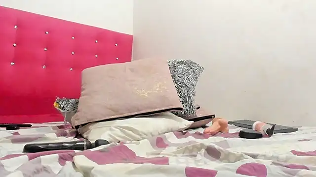EmmilyRosee stripchat live cam model