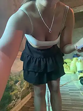 Hong-hoa stripchat live cam model