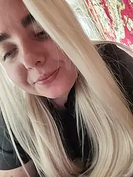 GreenOwll stripchat live cam model
