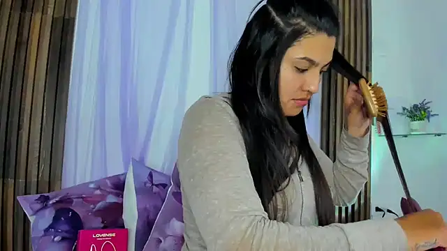 SaraAldridge stripchat live cam model
