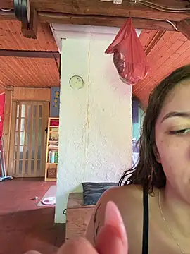 me_lly stripchat live cam model