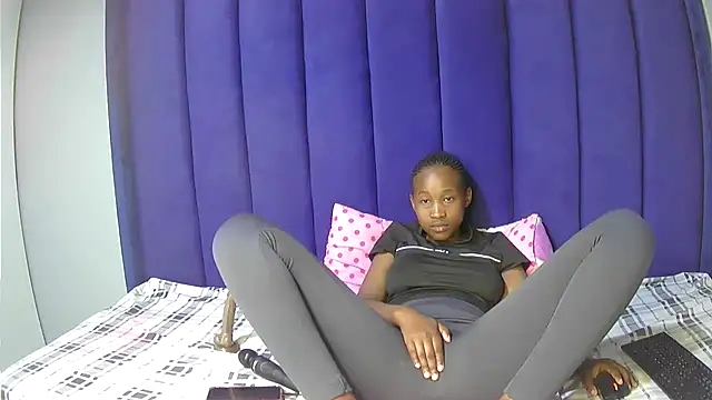 Pretty-C stripchat live cam model