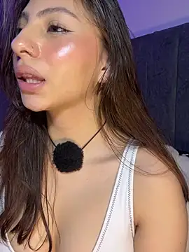 D-Bunnyyy stripchat live cam model