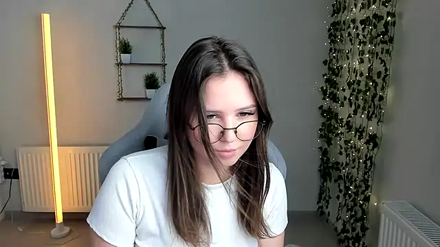Regina_cute_ stripchat live cam model