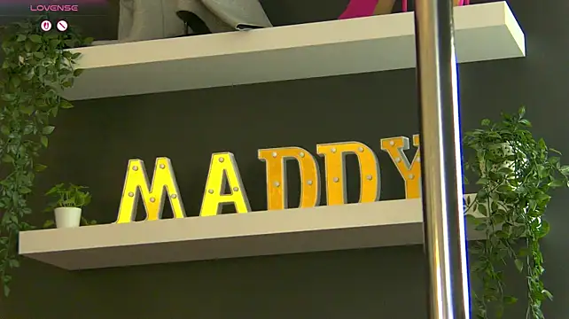 MaddyHeart stripchat live cam model