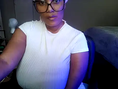 Lakwanda stripchat live cam model