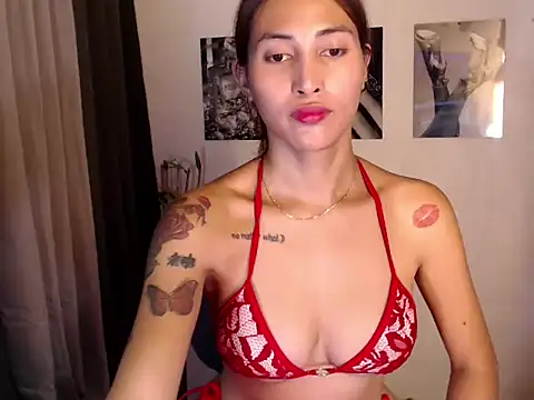 queen_alicemore stripchat live cam model