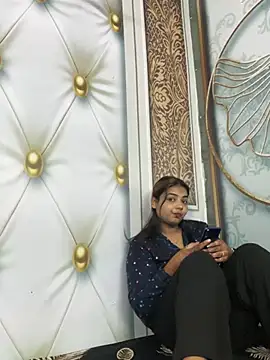 Aayra_Joshi stripchat live cam model