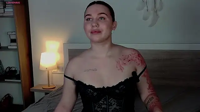 HermioneMoon stripchat live cam model